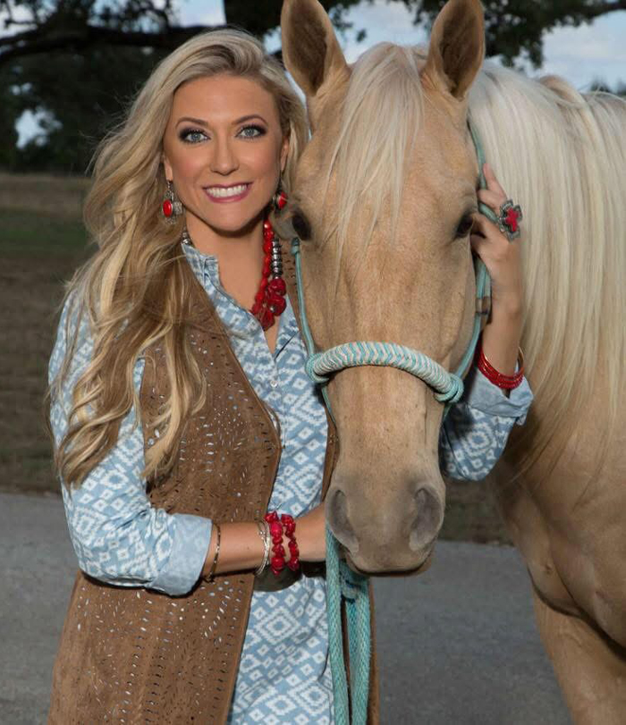 About 360 Impressions - Jacqueline with horse